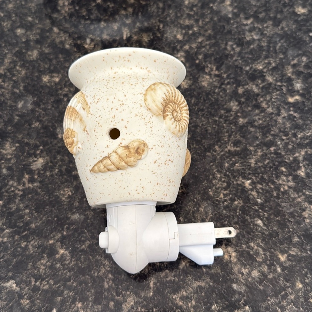 Scentsy Seashell Plug-In Shell Beach Decor Night Light Wax Warmer Retired - Picture 3 of 12